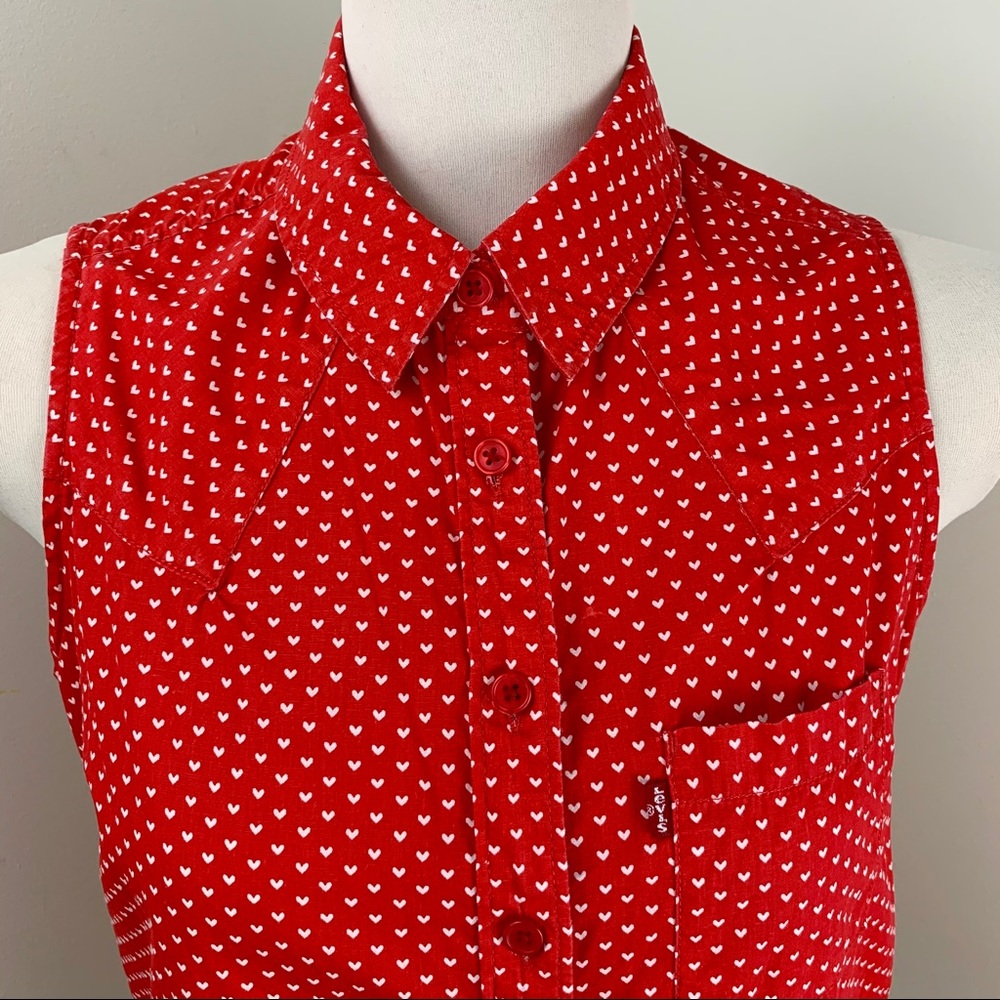 Levi’s heart top